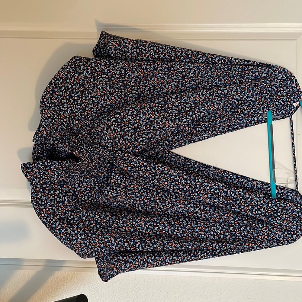 Floral deep V open back top. From brand willow-root purchased at Buckle. Size L.